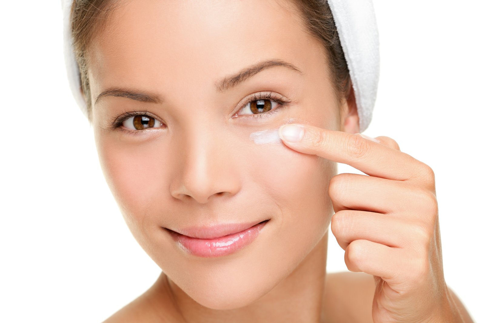 Conheça os princípios ativos mais poderosos para a pele em torno dos olhos  | CLAUDIA
