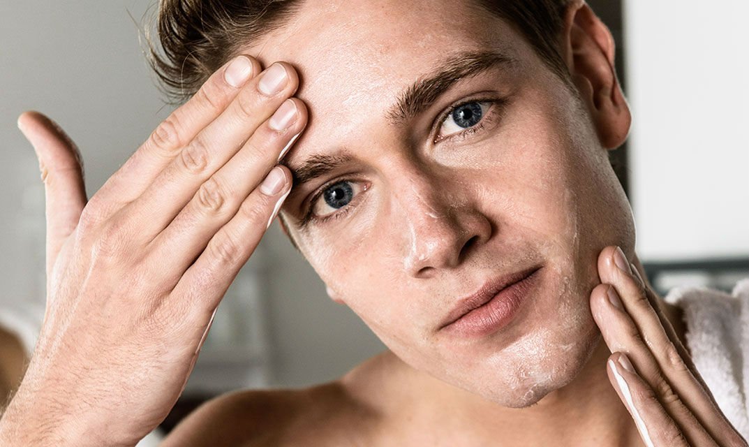 O guia completo do hidratante facial masculino - Homem No Espelho