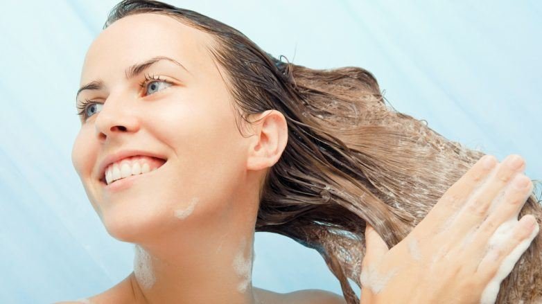 Condicionador antes do shampoo: saiba se método funciona